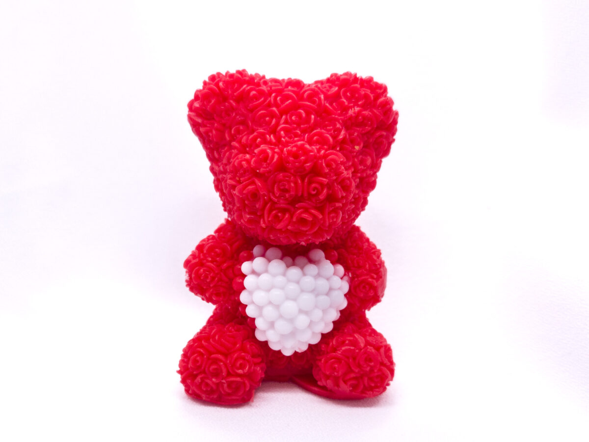 Mydlany Miś z Róż – ręcznie robione mydełko glicerynowe z sercem