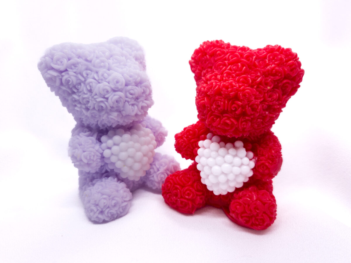 Mydlany Miś z Róż – ręcznie robione mydełko glicerynowe z sercem