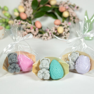 Zając z Jajem Na Bambusowej Łódeczce