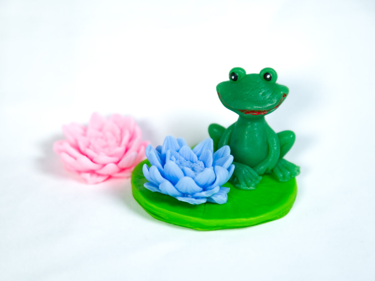 Żaba z Lilią na Liściu